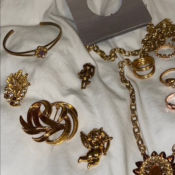 ๐ BEAUTIFUL GOLD TONE JEWELRY LOT ๐ - Picture 7 of 8